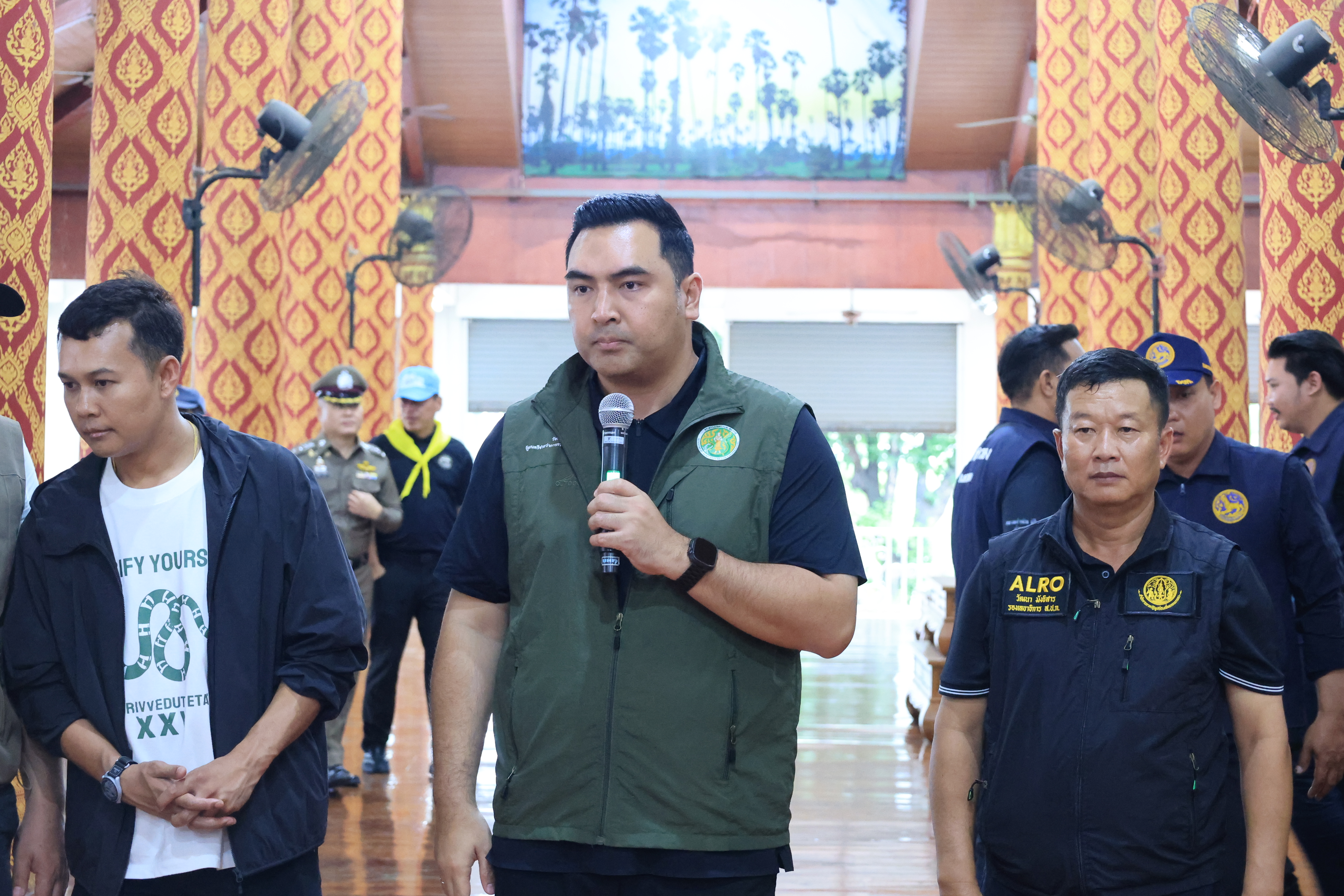 title - ส.ป.ก. ติดตามรมช.เกษตรฯ ช่วยเหลือพี่น้องผู้ประสบอุทกภัย ในเขตจังหวัดปทุมธานี